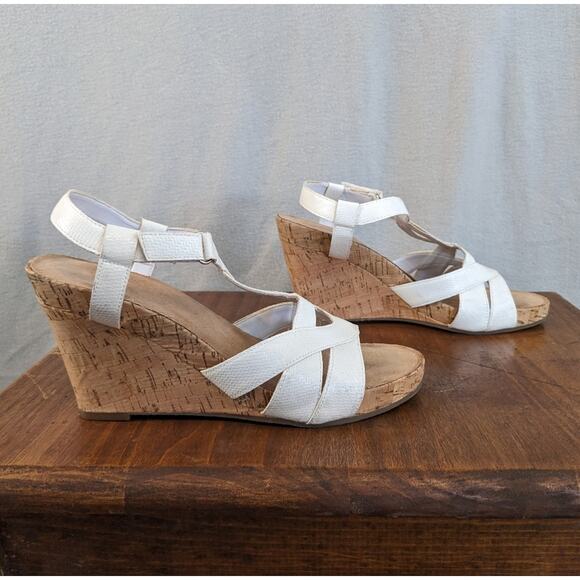 AEROSOLES Shoes - Aerosoles White Leather and Cork Wedge Adjustable Strap Sandals, size 9.5